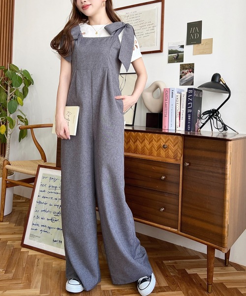 moment+(モーメントプラス)の「ショルダーリボンサロペット(サロペット/オーバーオール・レディース・グレイッシュベージュ/ブラック/ブルー/チャコールグレー・M)」の12枚目の写真