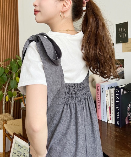 moment+(モーメントプラス)の「ショルダーリボンサロペット(サロペット/オーバーオール・レディース・グレイッシュベージュ/ブラック/ブルー/チャコールグレー・M)」の15枚目の写真