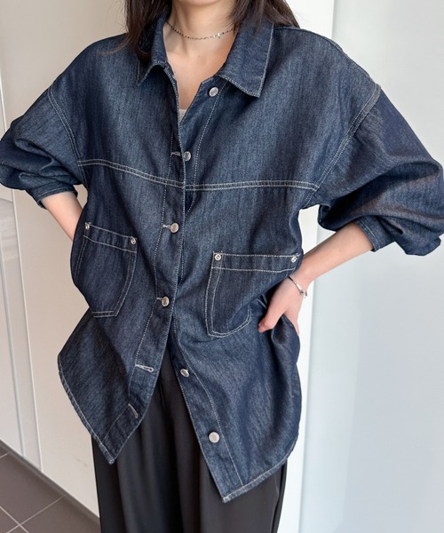 RANAN（ラナン）の「デニム素材オーバーサイズシャツ（シャツ/ブラウス・レディース・ネイビー/ライトブルー・M/L/LL）」の5枚目の写真