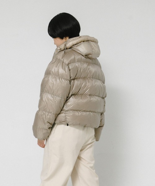 NANGA(ナンガ)の「『別注』野尻美穂×NANGA×DOORS DOWN JACKET(ダウンジャケット/コート・レディース・ベージュ/ブラック・ONE)」の18枚目の写真