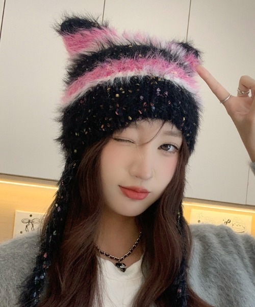 ENLIKE(エンリケ)の「マルチボーダー猫耳ニット帽(ニットキャップ/ビーニー・レディース・アイボリー/ライトブルー/ブラック/ベージュ・FREE)」の6枚目の写真