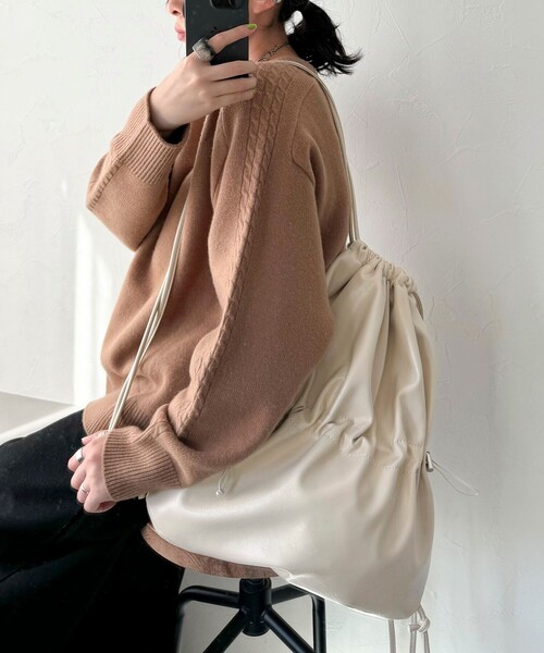 fredy emue(フレディエミュ)の「フェイクレザードロストナップサック(バックパック/リュック・レディース・キナリ/ブラック・FREE)」の3枚目の写真