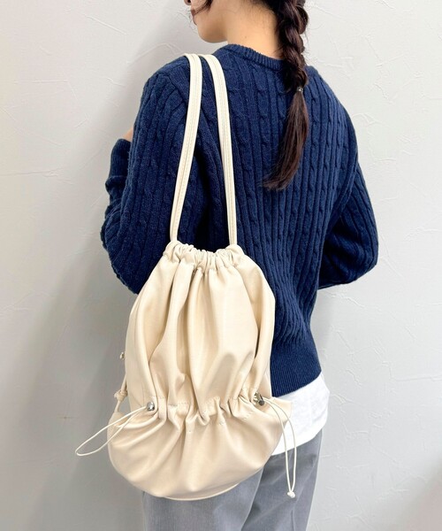 fredy emue(フレディエミュ)の「フェイクレザードロストナップサック(バックパック/リュック・レディース・キナリ/ブラック・FREE)」の5枚目の写真