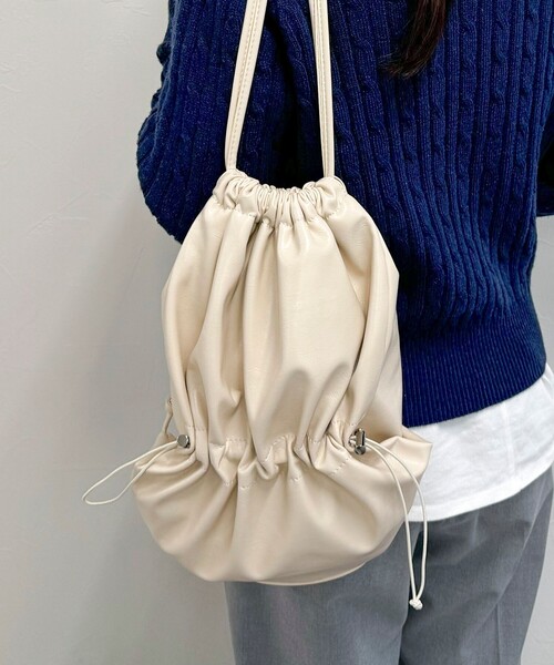 fredy emue(フレディエミュ)の「フェイクレザードロストナップサック(バックパック/リュック・レディース・キナリ/ブラック・FREE)」の6枚目の写真