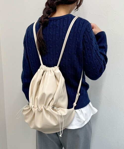 fredy emue(フレディエミュ)の「フェイクレザードロストナップサック(バックパック/リュック・レディース・キナリ/ブラック・FREE)」の7枚目の写真