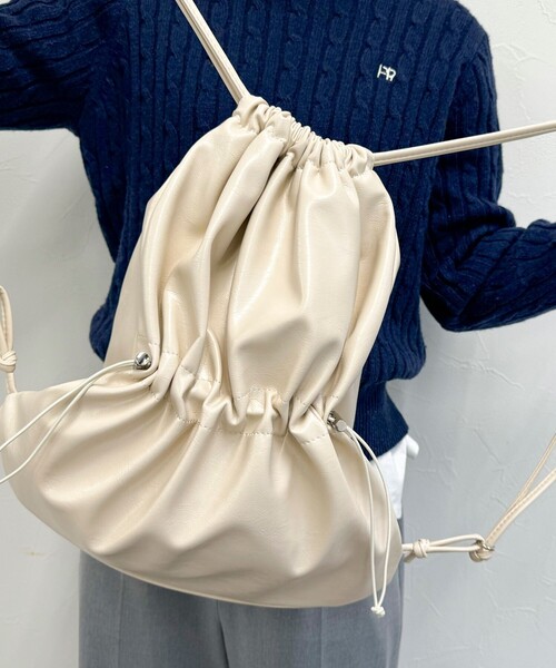 fredy emue(フレディエミュ)の「フェイクレザードロストナップサック(バックパック/リュック・レディース・キナリ/ブラック・FREE)」の9枚目の写真