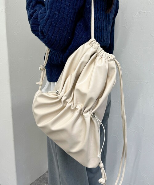 fredy emue(フレディエミュ)の「フェイクレザードロストナップサック(バックパック/リュック・レディース・キナリ/ブラック・FREE)」の10枚目の写真