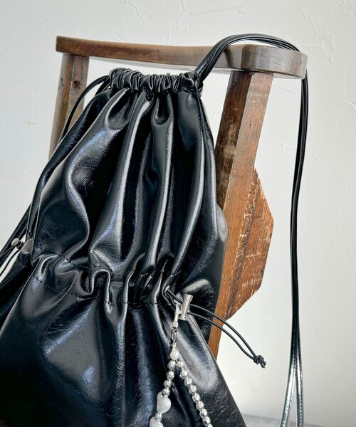 fredy emue(フレディエミュ)の「フェイクレザードロストナップサック(バックパック/リュック・レディース・キナリ/ブラック・FREE)」の13枚目の写真