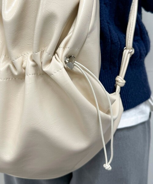 fredy emue(フレディエミュ)の「フェイクレザードロストナップサック(バックパック/リュック・レディース・キナリ/ブラック・FREE)」の19枚目の写真