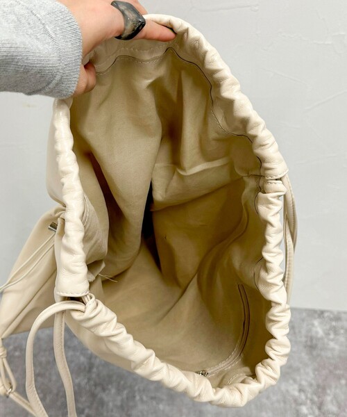 fredy emue(フレディエミュ)の「フェイクレザードロストナップサック(バックパック/リュック・レディース・キナリ/ブラック・FREE)」の22枚目の写真