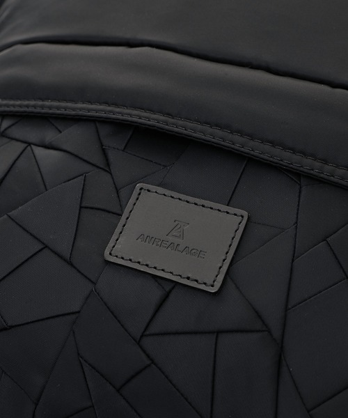 ANREALAGE（アンリアレイジ）の「PATCHWORK BACKPACK（バックパック/リュック・レディース・ブラック・ONE SIZE）」の4枚目の写真