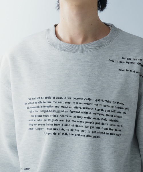 Adoon plain（アドーンプレーン）の「RANDOM LOGO SWEAT PULLOVER / ランダムロゴスウェットプルオーバー（スウェット・メンズ・杢グレー/ブラック・MEDIUM/LARGE）」の11枚目の写真