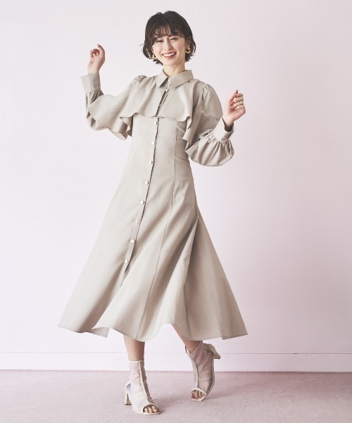 AND COUTURE(アンドクチュール)の「ケープフリルシャツワンピース(ワンピース・レディース・イエロー/ベージュ/チャコールグレー・FREE)」の4枚目の写真