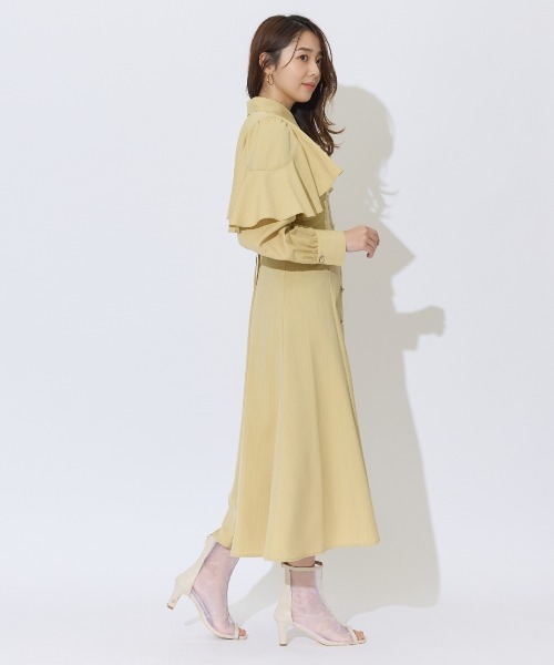 AND COUTURE(アンドクチュール)の「ケープフリルシャツワンピース(ワンピース・レディース・イエロー/ベージュ/チャコールグレー・FREE)」の9枚目の写真