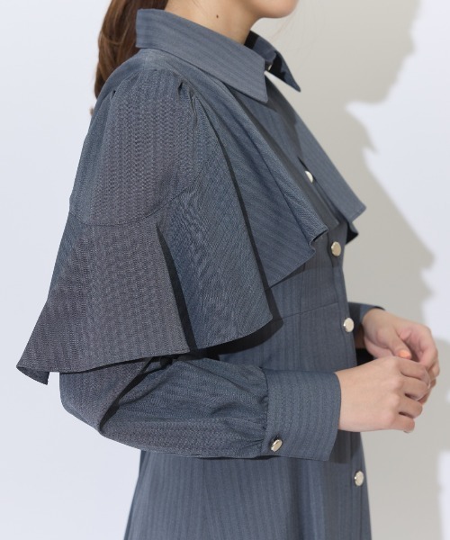 AND COUTURE(アンドクチュール)の「ケープフリルシャツワンピース(ワンピース・レディース・イエロー/ベージュ/チャコールグレー・FREE)」の13枚目の写真