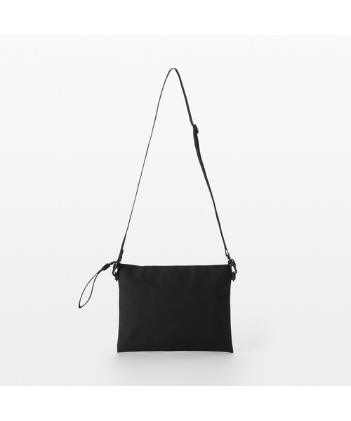 無印良品（ムジルシリョウヒン）の「ポーチとしても使える　撥水サコッシュ（ショルダーバッグ・レディース・ライトグリーン/チャコールグレー/ブラック/ライトベージュ/ブルー系・FREE）」の6枚目の写真