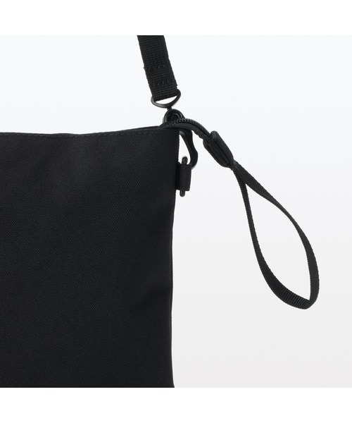 無印良品（ムジルシリョウヒン）の「ポーチとしても使える　撥水サコッシュ（ショルダーバッグ・レディース・ライトグリーン/チャコールグレー/ブラック/ライトベージュ/ブルー系・FREE）」の10枚目の写真