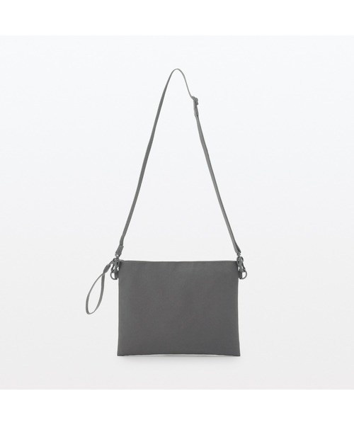 無印良品（ムジルシリョウヒン）の「ポーチとしても使える　撥水サコッシュ（ショルダーバッグ・レディース・ライトグリーン/チャコールグレー/ブラック/ライトベージュ/ブルー系・FREE）」の15枚目の写真