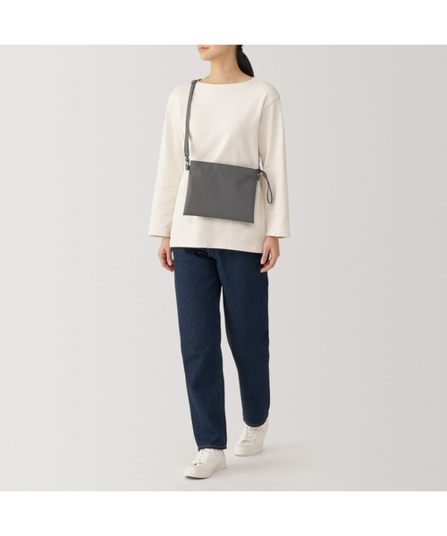 無印良品（ムジルシリョウヒン）の「ポーチとしても使える　撥水サコッシュ（ショルダーバッグ・レディース・ライトグリーン/チャコールグレー/ブラック/ライトベージュ/ブルー系・FREE）」の19枚目の写真