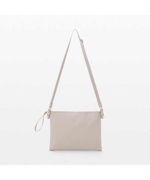 無印良品（ムジルシリョウヒン）の「ポーチとしても使える　撥水サコッシュ（ショルダーバッグ・レディース・ライトグリーン/チャコールグレー/ブラック/ライトベージュ/ブルー系・FREE）」の22枚目の写真