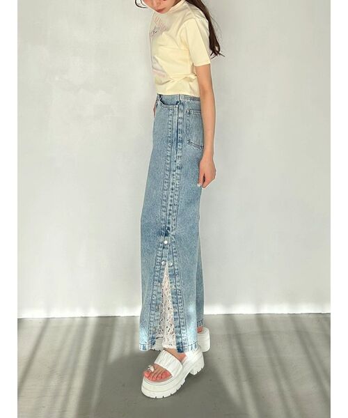CALNAMUR（カルナムール）の「DENIM LINE SLIT PANTS/デニムラインスリットデニムパンツ（デニムパンツ・レディース・ブラック/ライトブルー・SMALL/MEDIUM）」の6枚目の写真