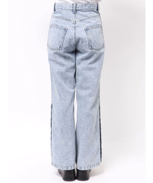 CALNAMUR（カルナムール）の「DENIM LINE SLIT PANTS/デニムラインスリットデニムパンツ（デニムパンツ・レディース・ブラック/ライトブルー・SMALL/MEDIUM）」の17枚目の写真