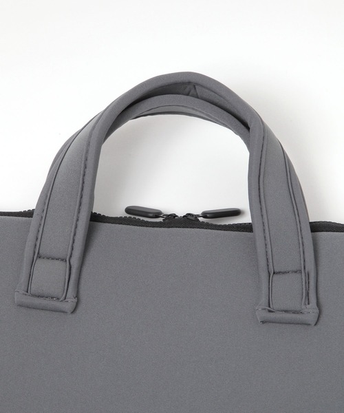 LAKOLE（ラコレ）の「ネオプレーンPCケース横型 / 156550（PC・タブレットケース・レディース・ブラック/グレー・FREE）」の10枚目の写真