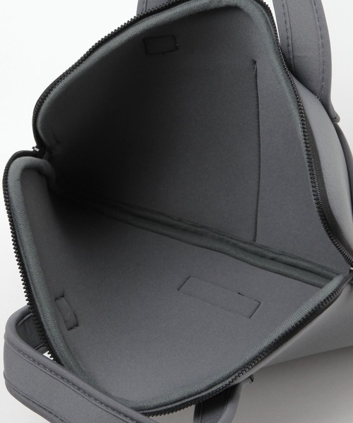 LAKOLE（ラコレ）の「ネオプレーンPCケース横型 / 156550（PC・タブレットケース・レディース・ブラック/グレー・FREE）」の12枚目の写真