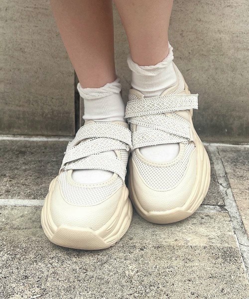 F i.n.t（フィント）の「【LLサイズあり】レースベルクロ厚底スニーカー/fint　フィント（スニーカー・レディース・ブラック/アイボリー・S/M/L/LL）」の5枚目の写真