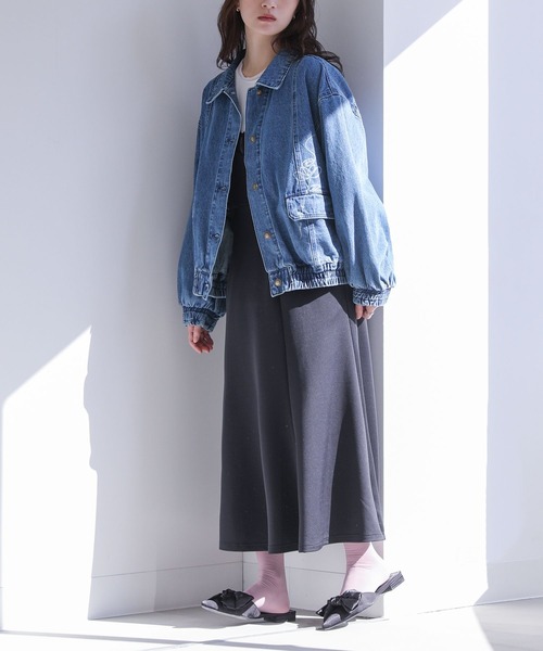 somari imagination(ソマリ イマジネーション)の「『花柄モチーフデニムブルゾン』(デニムジャケット・レディース・ブルー・FREE)」の2枚目の写真