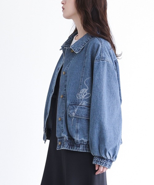 somari imagination(ソマリ イマジネーション)の「『花柄モチーフデニムブルゾン』(デニムジャケット・レディース・ブルー・FREE)」の4枚目の写真