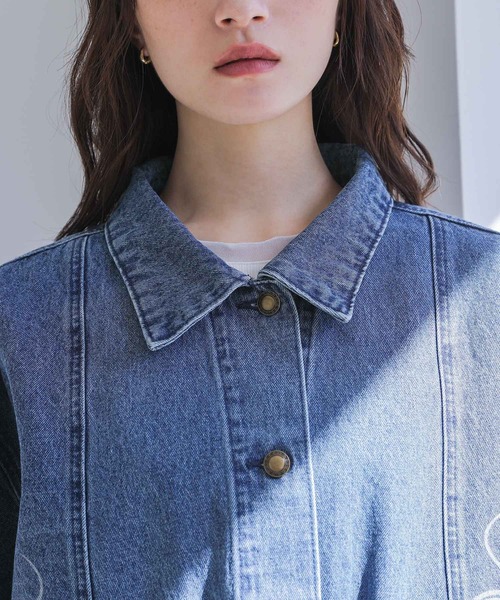 somari imagination(ソマリ イマジネーション)の「『花柄モチーフデニムブルゾン』(デニムジャケット・レディース・ブルー・FREE)」の6枚目の写真