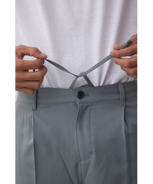 AZUL by moussy(アズールバイマウジー)の「タックテーパードスラックス(スラックス・メンズ・カーキ/ライトグレー/ライトブラック・MEDIUM/LARGE)」の15枚目の写真
