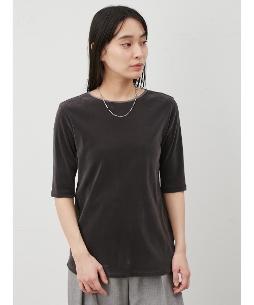 Mila Owen（ミラオーウェン）の「フロッキーベロア後ろスリット半袖トップス（Tシャツ/カットソー・レディース・チャコールグレー/ブラック/イエロー・0/1）」の2枚目の写真