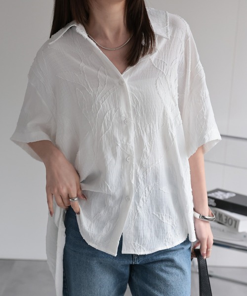 CREARE -LINO-(クレアーレリノ)の「〈ユニセックス商品〉リーフ柄半袖シャツ/前後差ヘム(シャツ/ブラウス・レディース・ブラック/ベージュ/ホワイト・FREE)」の12枚目の写真