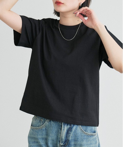 ad thie(アドティエ)の「ベーシック クルーネックTシャツ(Tシャツ/カットソー・レディース・オフホワイト/チャコール/レッド/ブラック×ホワイト/ブラック/ホワイト×ブルー/ホワイト×グリーン/ブルー/ナチュラル/ブラウン・FREE)」の5枚目の写真