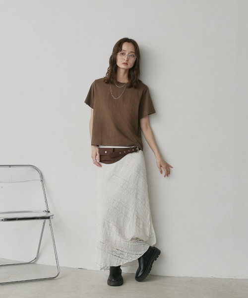 ad thie(アドティエ)の「ベーシック クルーネックTシャツ(Tシャツ/カットソー・レディース・オフホワイト/チャコール/レッド/ブラック×ホワイト/ブラック/ホワイト×ブルー/ホワイト×グリーン/ブルー/ナチュラル/ブラウン・FREE)」の14枚目の写真