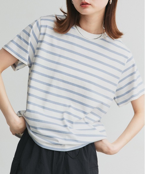 ad thie(アドティエ)の「ベーシック クルーネックTシャツ(Tシャツ/カットソー・レディース・オフホワイト/チャコール/レッド/ブラック×ホワイト/ブラック/ホワイト×ブルー/ホワイト×グリーン/ブルー/ナチュラル/ブラウン・FREE)」の18枚目の写真