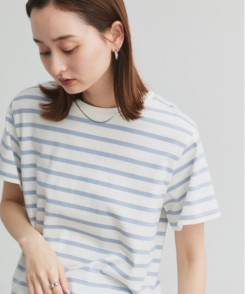 ad thie(アドティエ)の「ベーシック クルーネックTシャツ(Tシャツ/カットソー・レディース・オフホワイト/チャコール/レッド/ブラック×ホワイト/ブラック/ホワイト×ブルー/ホワイト×グリーン/ブルー/ナチュラル/ブラウン・FREE)」の17枚目の写真