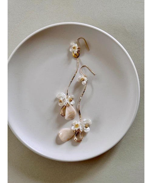 tone（トーン）の「【Agaro】No.453　サージカルステンレス　フラワー　花　フェミニン(MA)（ピアス（両耳用）・レディース・クリア/パープル・FREE）」の4枚目の写真