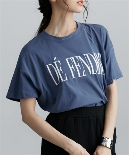 nissen(ニッセン)の「ロゴプリントオーバーサイズ半袖Tシャツ(Tシャツ/カットソー・レディース・ピンク/オフホワイト/パープル/ブルー/チャコール/ホワイト系1/グレー系1/ピンク系1/ブルー系1/オリーブ/ブラック系1・LL/3L/M/L)」の7枚目の写真
