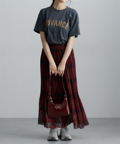 nissen(ニッセン)の「ロゴプリントオーバーサイズ半袖Tシャツ(Tシャツ/カットソー・レディース・ピンク/オフホワイト/パープル/ブルー/チャコール/ホワイト系1/グレー系1/ピンク系1/ブルー系1/オリーブ/ブラック系1・LL/3L/M/L)」の18枚目の写真