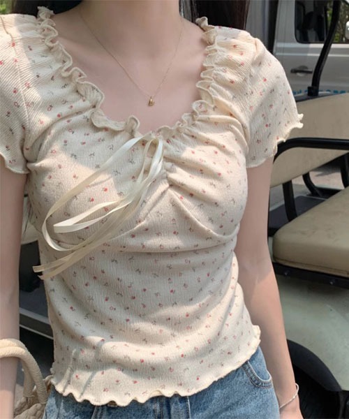 urge:(アージコロン )の「【URGE:】小花柄 ギャザー リボン カットソー(Tシャツ/カットソー・レディース・ホワイト/アイボリー・SMALL/X-LARGE/LARGE/MEDIUM)」の4枚目の写真