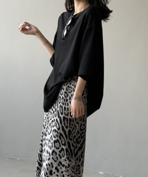 semplice(センプリチェ)の「Tシャツ【韓国ファッション】(Tシャツ/カットソー・レディース・ダークグレー/ホワイト/ブラック・F)」の4枚目の写真