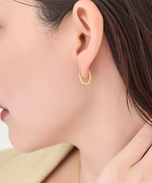 Phoebe（フィービィー）の「【金属アレルギー対応】ワンタッチライナーオーバルビジューフープピアス（ピアス（両耳用）・レディース・イエローゴールド/シルバー・FREE）」の7枚目の写真