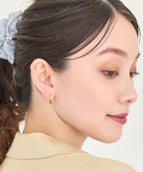 Phoebe（フィービィー）の「【金属アレルギー対応】ワンタッチライナーオーバルビジューフープピアス（ピアス（両耳用）・レディース・イエローゴールド/シルバー・FREE）」の9枚目の写真