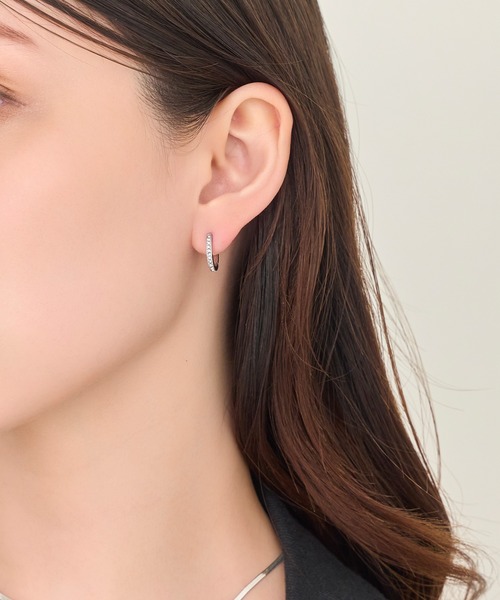 Phoebe（フィービィー）の「【金属アレルギー対応】ワンタッチライナーオーバルビジューフープピアス（ピアス（両耳用）・レディース・イエローゴールド/シルバー・FREE）」の13枚目の写真