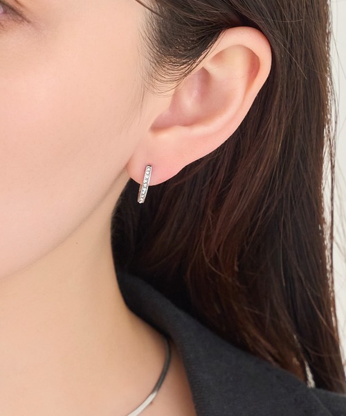 Phoebe（フィービィー）の「【金属アレルギー対応】ワンタッチライナーオーバルビジューフープピアス（ピアス（両耳用）・レディース・イエローゴールド/シルバー・FREE）」の17枚目の写真