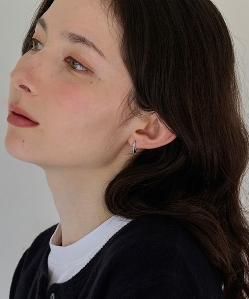 Phoebe（フィービィー）の「【金属アレルギー対応】ワンタッチライナーオーバルビジューフープピアス（ピアス（両耳用）・レディース・イエローゴールド/シルバー・FREE）」の18枚目の写真