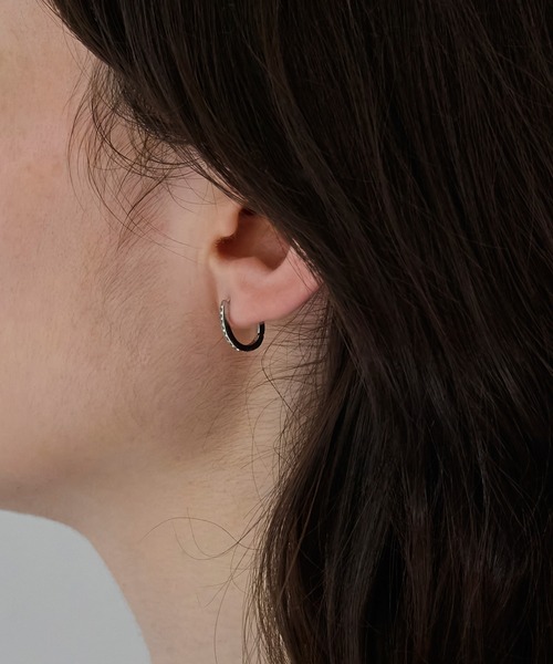 Phoebe（フィービィー）の「【金属アレルギー対応】ワンタッチライナーオーバルビジューフープピアス（ピアス（両耳用）・レディース・イエローゴールド/シルバー・FREE）」の20枚目の写真